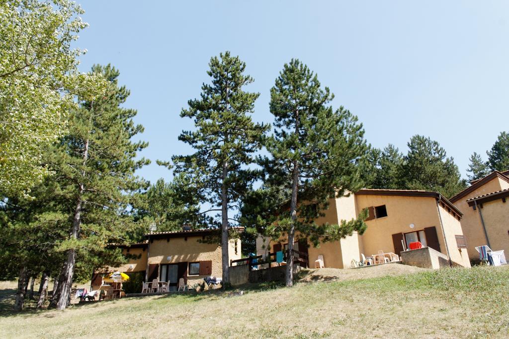Vvf Drome Provence Hotell Montbrun-les-Bains Exteriör bild