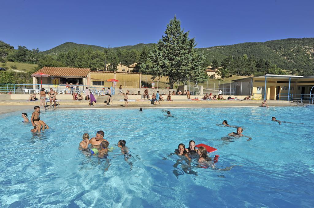 Vvf Drome Provence Hotell Montbrun-les-Bains Exteriör bild