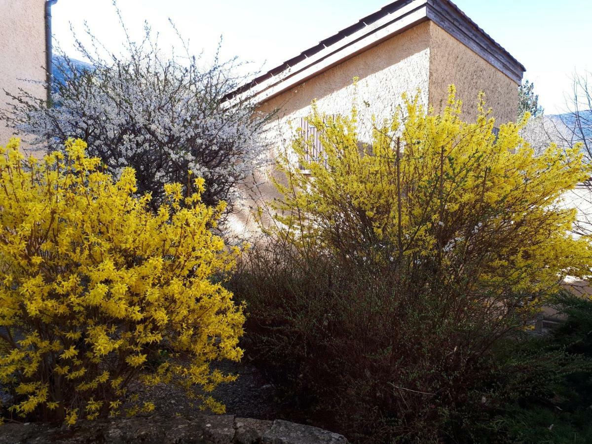 Vvf Drome Provence Hotell Montbrun-les-Bains Exteriör bild